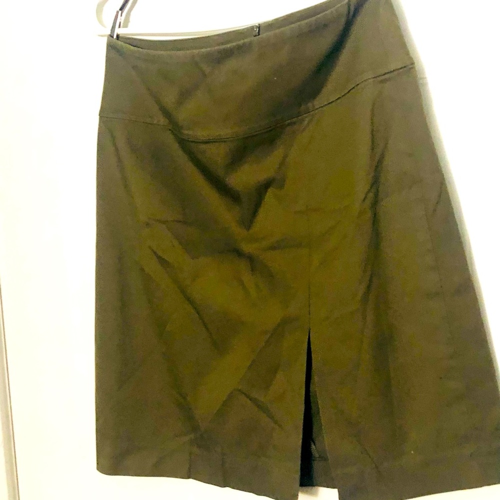Dress code Banana Republic olive color skirt size 4